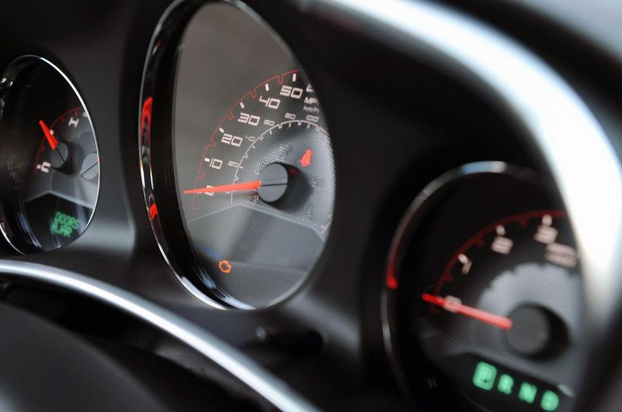  Dodge Avenger 2011 года  (фото 18 из 61)